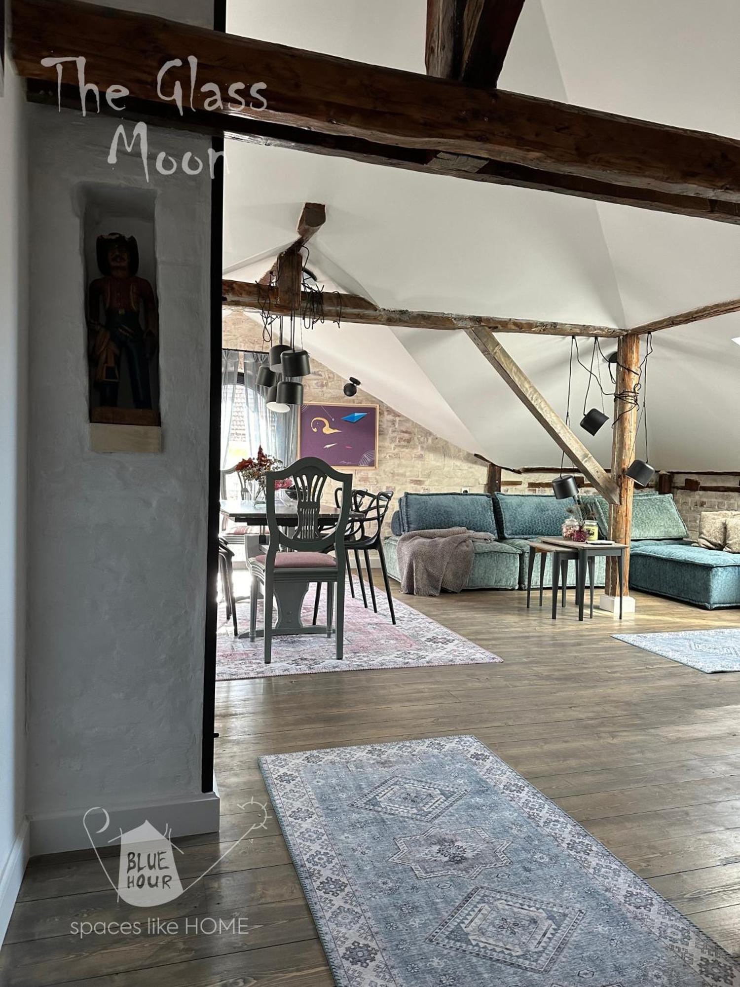 пространства за гости синият час - The Glass Moon Apartment *
